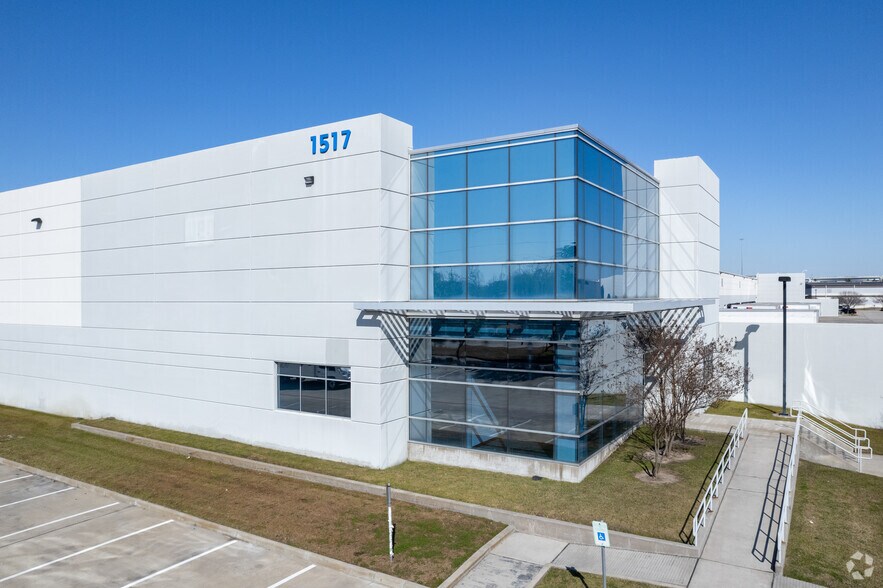 Primary Photo Of 1517 Greens Rd, Houston Distribution For Lease