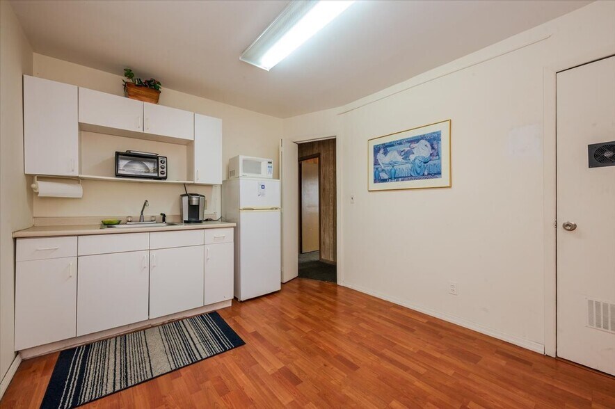 More Photos Of 930 Sunrise Hwy, North Babylon Office For Sale