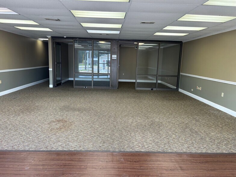 More Photos Of 704 E Madison Ave, Bastrop Serviced Offices For Sale