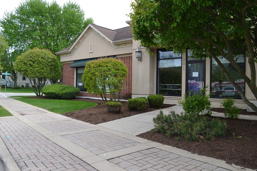 More Photos Of 301 W Railroad Ave, Bartlett General Retail For Sale