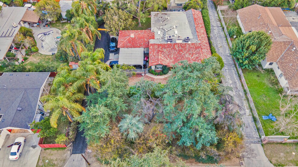 More Photos Of 17520 Kingsbury St, Granada Hills Apartments For Sale