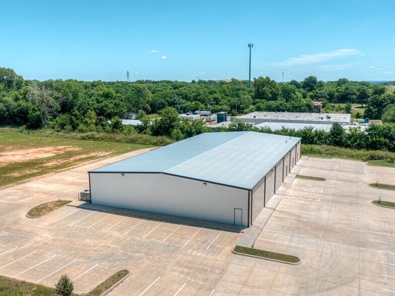 More Photos Of 3303 NE 23rd St, Oklahoma City Sports And Entertainment For Sale