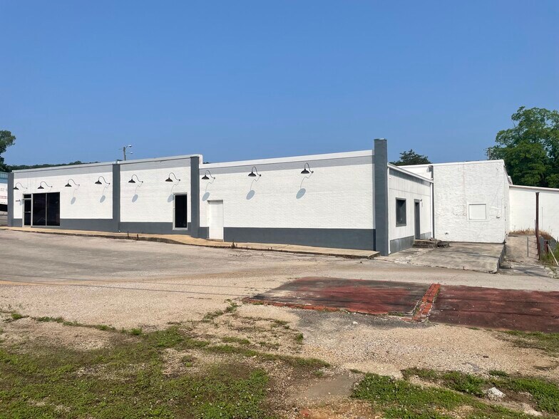 More Photos Of 4099 Spring st, Pinson Showroom For Sale
