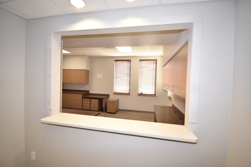 More Photos Of 2401 W Oak St, Denton Medical For Lease