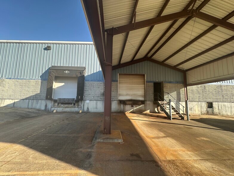 More Photos Of 151 Hanger Cir, Richmond Industrial For Sale