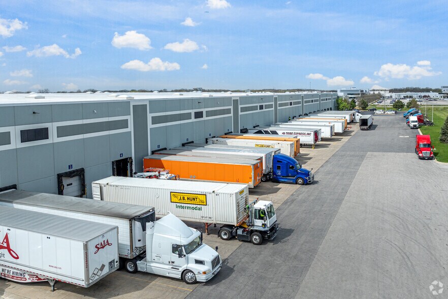 More Photos Of 4101 Olympic Blvd, Joliet Distribution For Lease