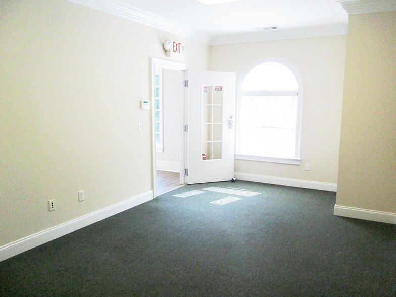 More Photos Of 4080 McGinnis Ferry Rd, Alpharetta Office For Lease