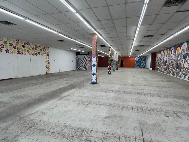 More Photos Of 936-950 Rue Notre-Dame O, Montréal Storefront Retail Residential For Lease