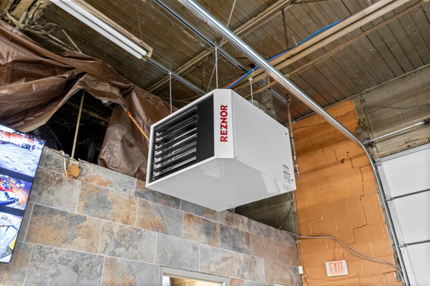 More Photos Of 8301 W Chicago, Detroit Flex For Sale