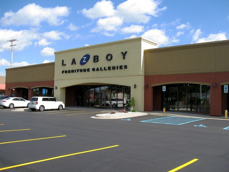 More Photos Of 6025 W Saginaw Hwy, Lansing Freestanding For Lease