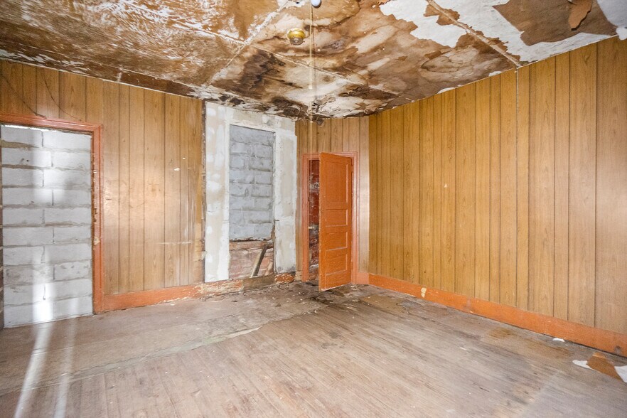 More Photos Of 2111 Germantown Ave, Philadelphia Bar For Sale