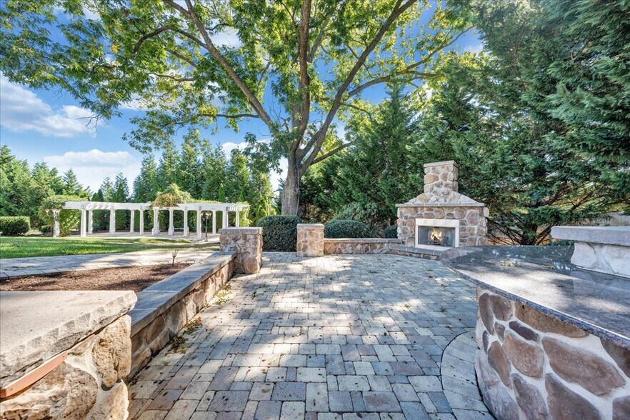 More Photos Of 812 E Main St, Bedford Lodge Meeting Hall For Sale