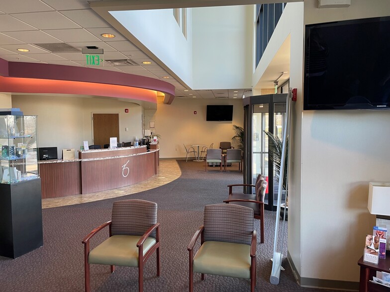 More Photos Of 600-604 Morrison Rd, Gahanna Medical For Lease