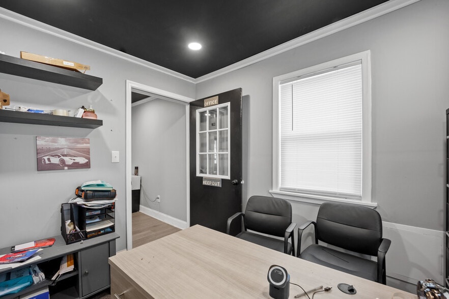 More Photos Of 2516-2518 N Dupont Pky, Middletown Freestanding For Sale