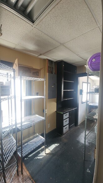 More Photos Of 2515 Far Hills Ave, Oakwood Restaurant For Sale