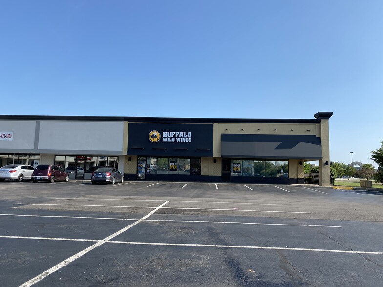 More Photos Of 800-836 E Mcgalliard Rd, Muncie Unknown For Lease