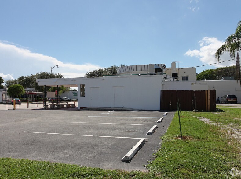 More Photos Of 1080-1090 N Federal Hwy, Hollywood Restaurant For Lease