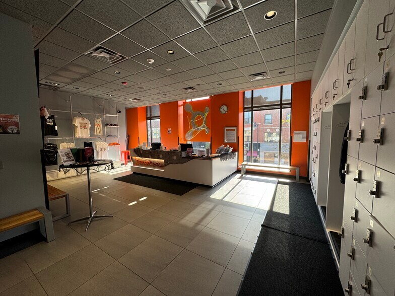 More Photos Of 1040-1044 Lake St, Oak Park Storefront Retail Office For Lease