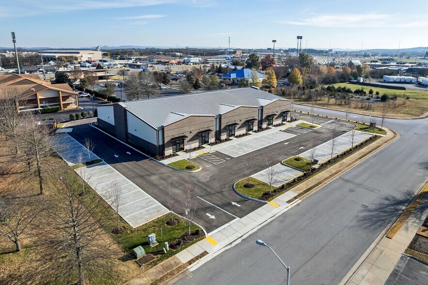 More Photos Of 1925 Business Campus Dr, Murfreesboro Service For Lease