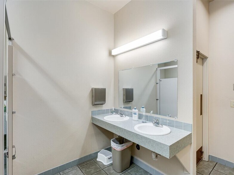 More Photos Of 1105 University St, Healdsburg Religious Facility For Sale