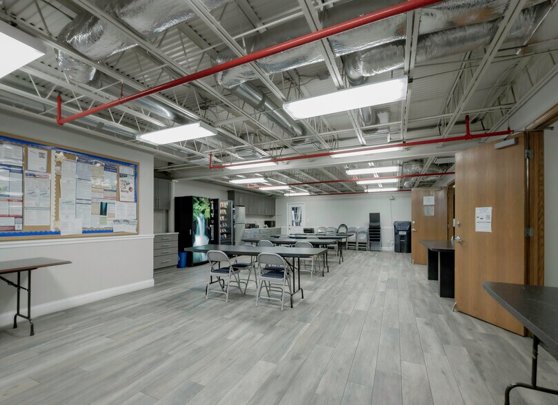 More Photos Of 4677 118th Ave N, Clearwater Manufacturing For Sale