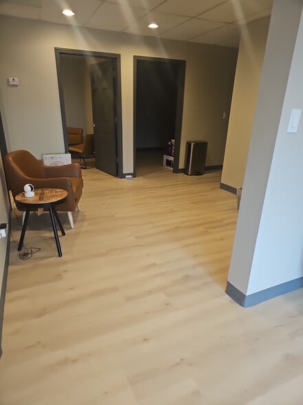 More Photos Of 10600-10628 W 87th St, Overland Park Office For Lease