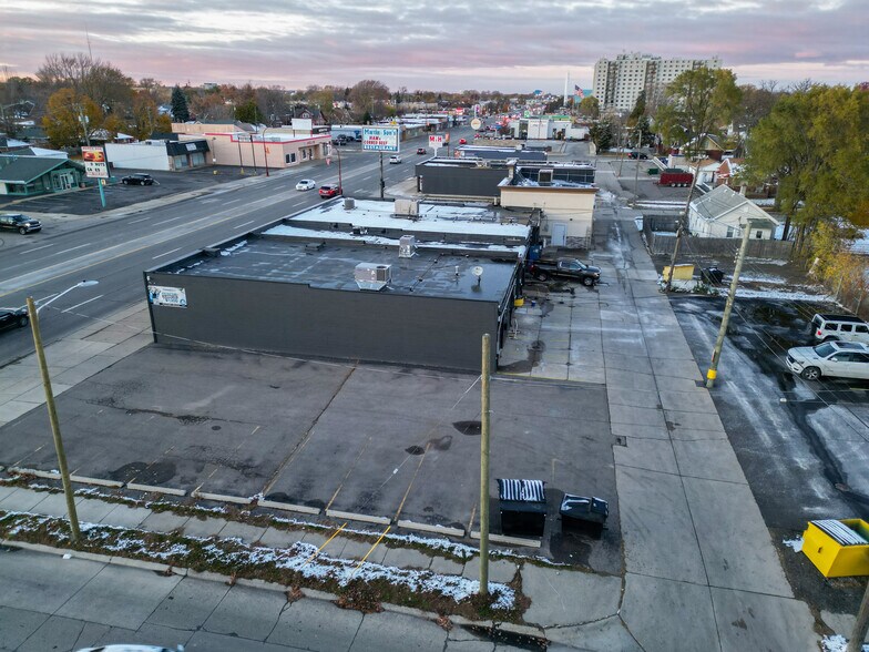 More Photos Of 24544 Van Dyke Ave, Center Line Light Distribution For Lease