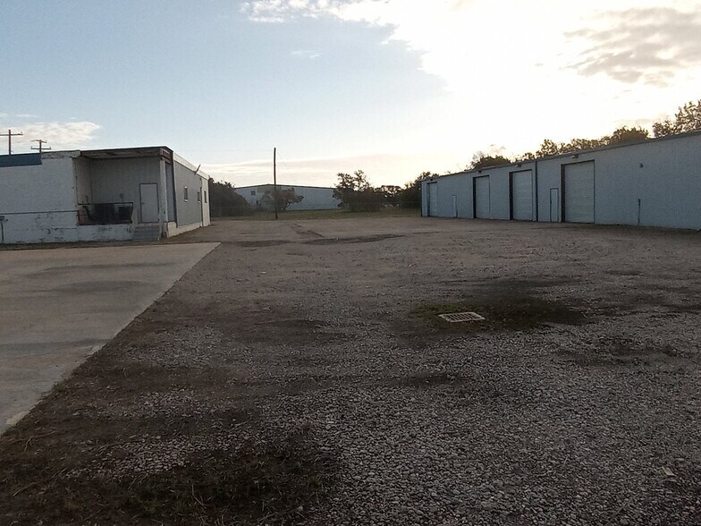 More Photos Of 203 30th St S, Texas City Warehouse For Lease