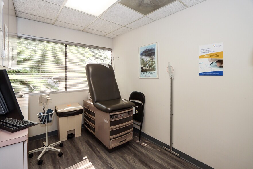 More Photos Of 233 E Shore Rd, Great Neck Medical For Lease