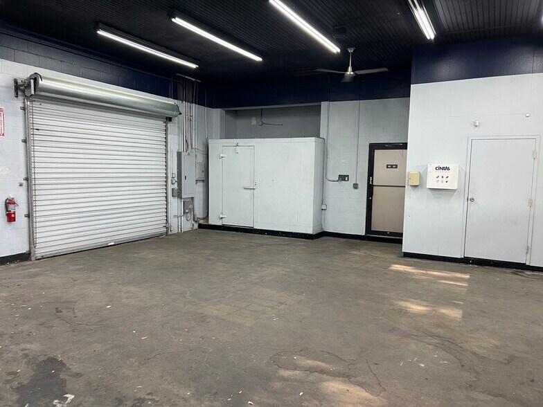 More Photos Of 328 W Brandon Blvd, Brandon Freestanding For Lease