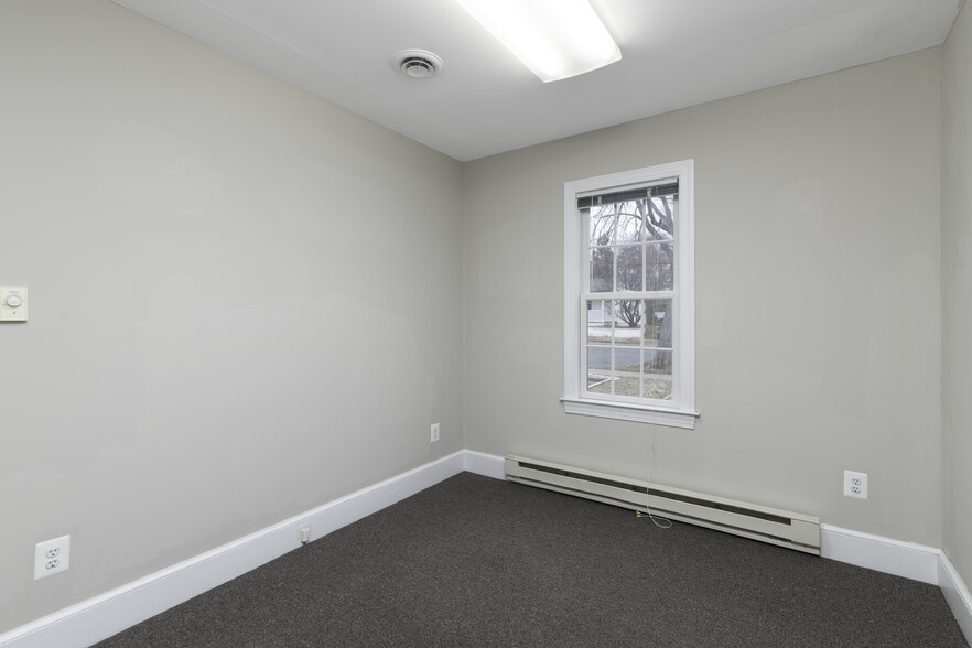 More Photos Of 1802 Augustine Ave, Fredericksburg Office Residential For Lease