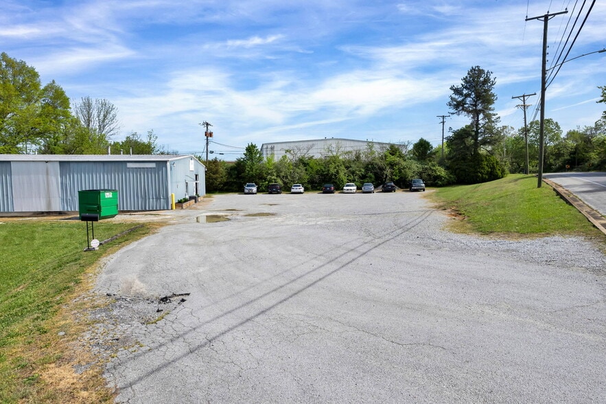 More Photos Of 2450 Riverside Drive, Chattanooga Warehouse For Sale