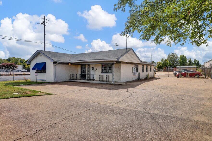 More Photos Of 3325 Millbranch Rd, Memphis Warehouse For Sale