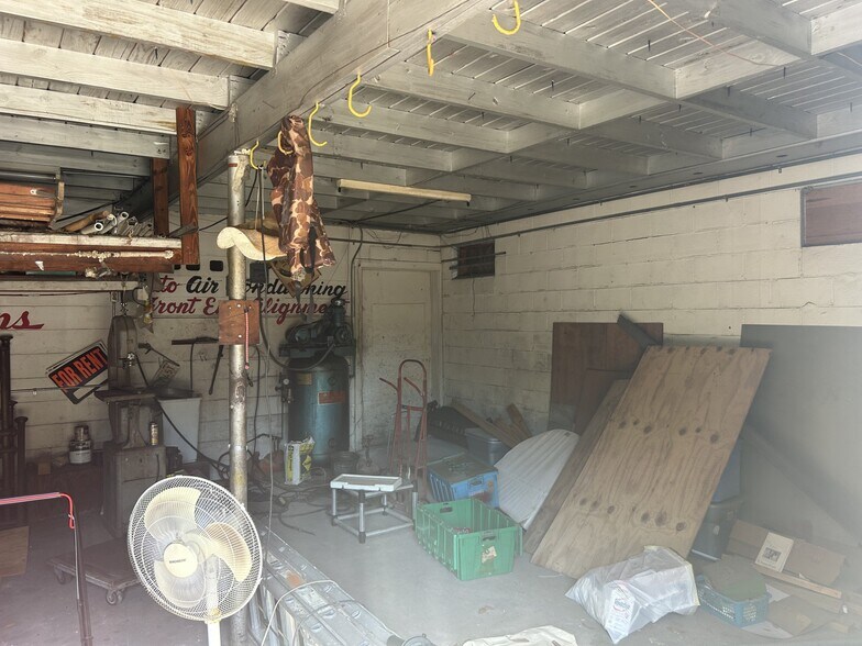 More Photos Of 2413 Crill Ave, Palatka Office For Sale