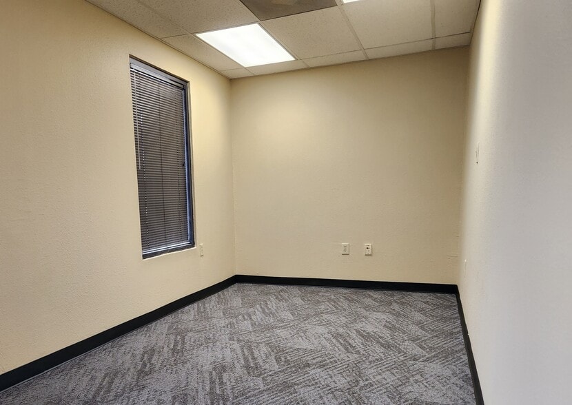 More Photos Of 10221 Desert Sands St, San Antonio Unknown For Lease