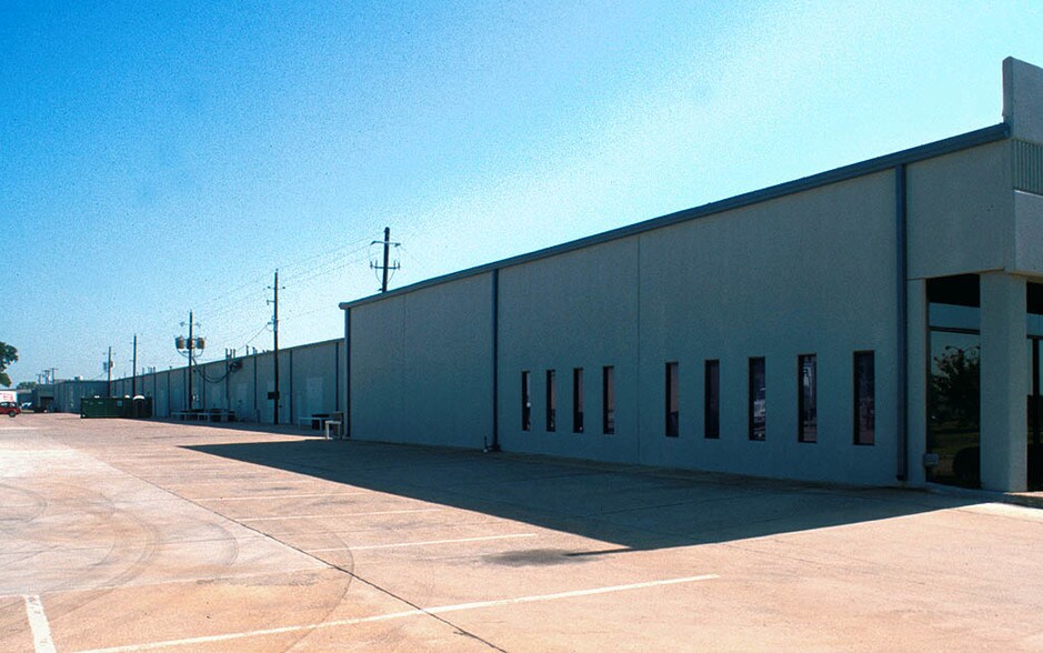 More Photos Of 2301-2337 Gravel Dr, Fort Worth Unknown For Lease
