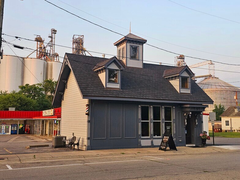 Primary Photo Of 9 W Mound St, South Charleston Office For Lease