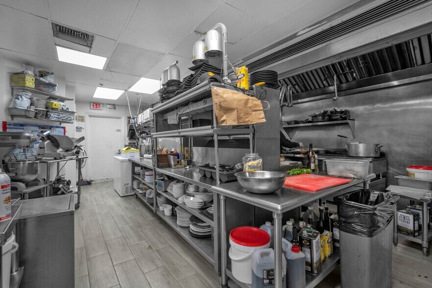 More Photos Of 6020 N Federal Hwy, Boca Raton General Retail For Sale