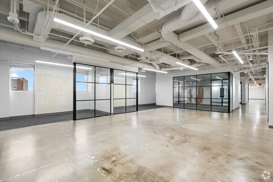 More Photos Of 2000 Crawford St, Houston Office For Sale