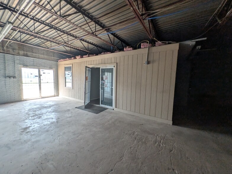 More Photos Of 1103 12th Pl, Plano Warehouse For Lease