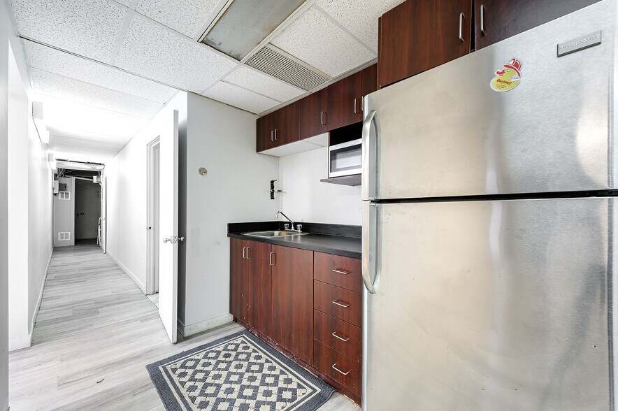 More Photos Of 7199 Boul Saint-Michel, Montréal Storefront Retail Office For Lease