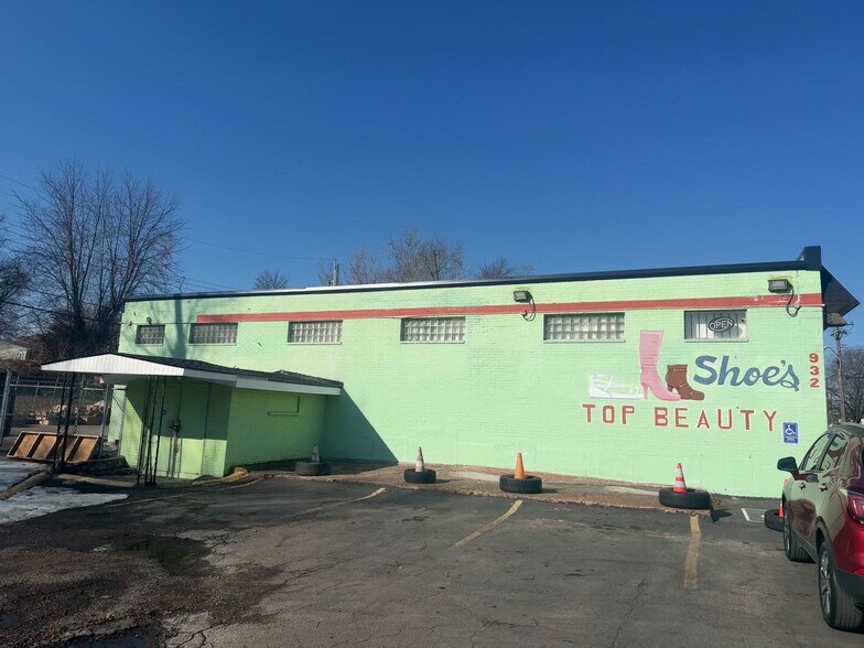 More Photos Of 932 Airport Rd, Ferguson Freestanding For Sale