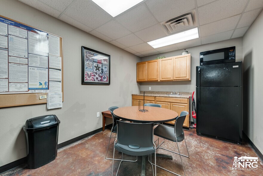 More Photos Of 1101 S County Road 1302, Midland Warehouse For Lease