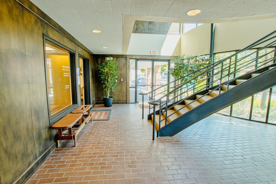 More Photos Of 141 NW Greenwood Ave, Bend Loft Creative Space For Lease