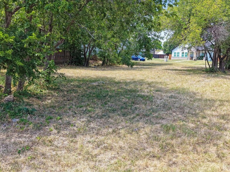 More Photos Of 804 Powell ave, Fort Worth Land For Sale