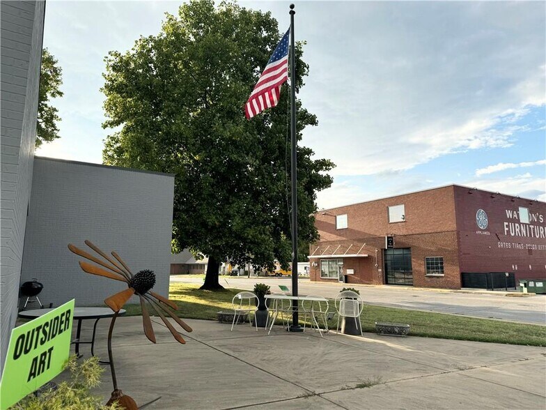 More Photos Of 200 S Holcomb St, Springdale Coworking Space