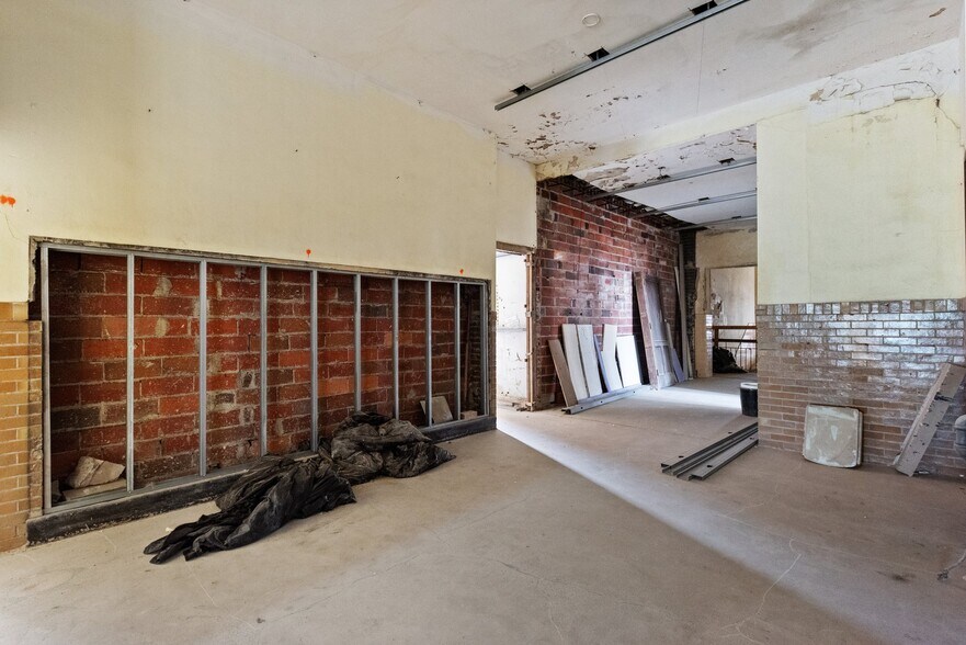 More Photos Of 200 S Green St, Georgetown Loft Creative Space For Sale