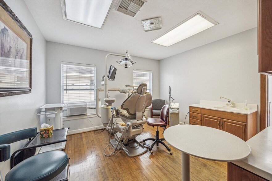 More Photos Of 4718 Ingersoll St, Houston Medical For Sale
