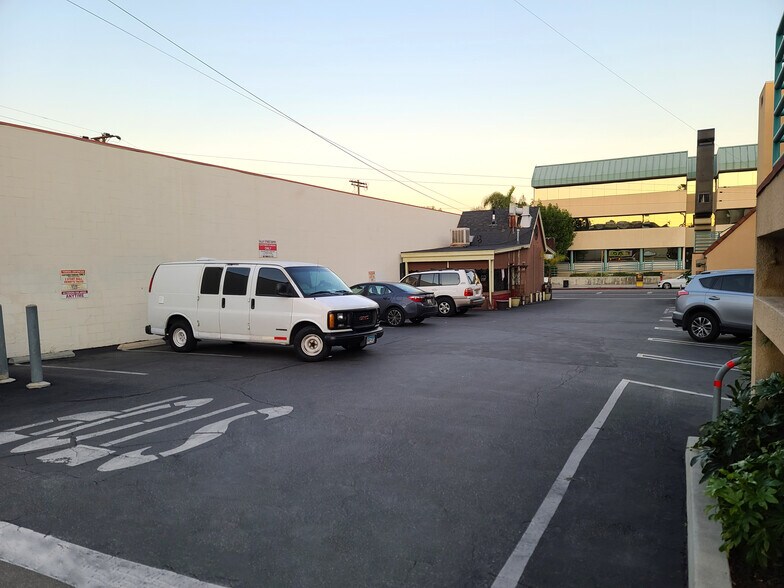 More Photos Of 4383 Tujunga Ave, Studio City Freestanding For Lease