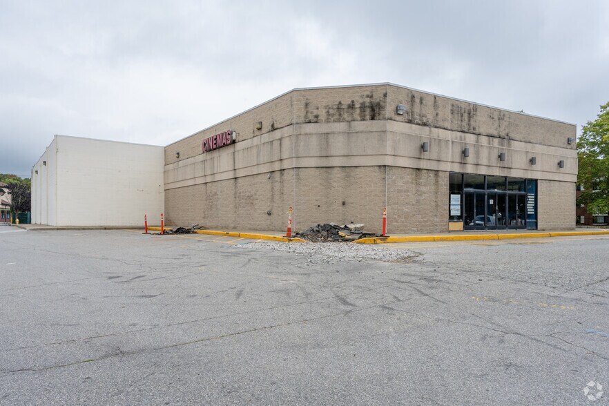 Primary Photo Of 1003 Poquonnock Rd, Groton Movie Theatre For Lease